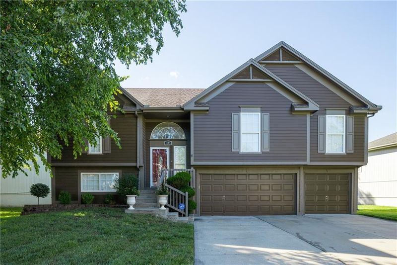 1745 SE Embassy Dr, Lee's Summit, MO 64081