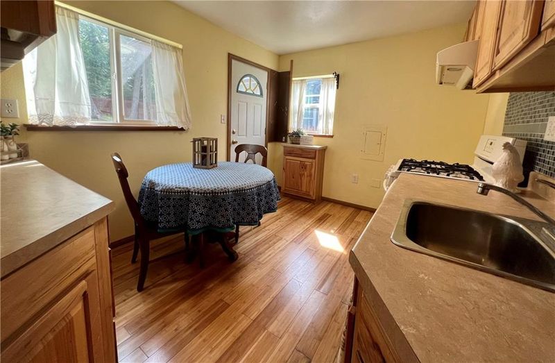 9215 Mcgee St, Kansas City, MO 64114