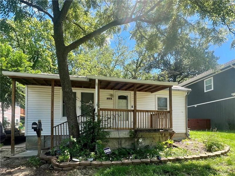 9215 Mcgee St, Kansas City, MO 64114