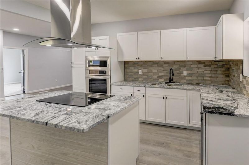 426 S 5th St, Atchison, KS 66002
