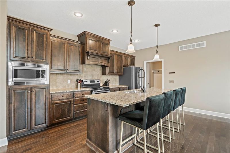 21581 W 176th Ter, Olathe, KS 66062