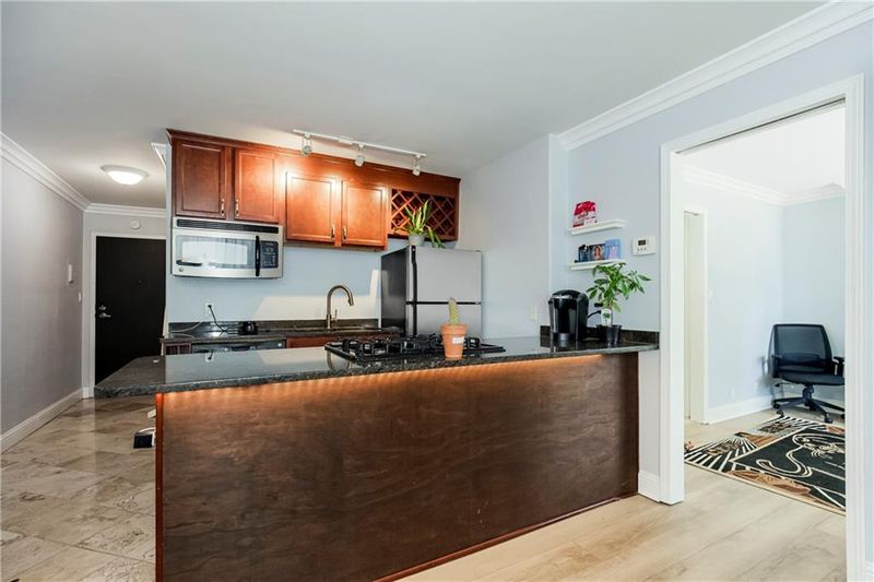 700 E 8th St #4F, Kansas City, MO 64106