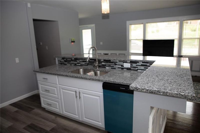 2801 E 52nd St, Kansas City, MO 64130