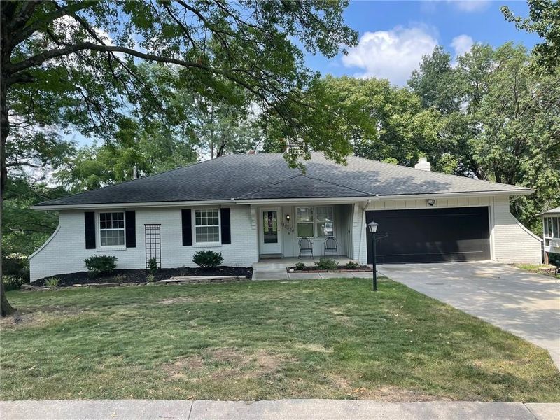 10536 Oak St, Kansas City, MO 64114