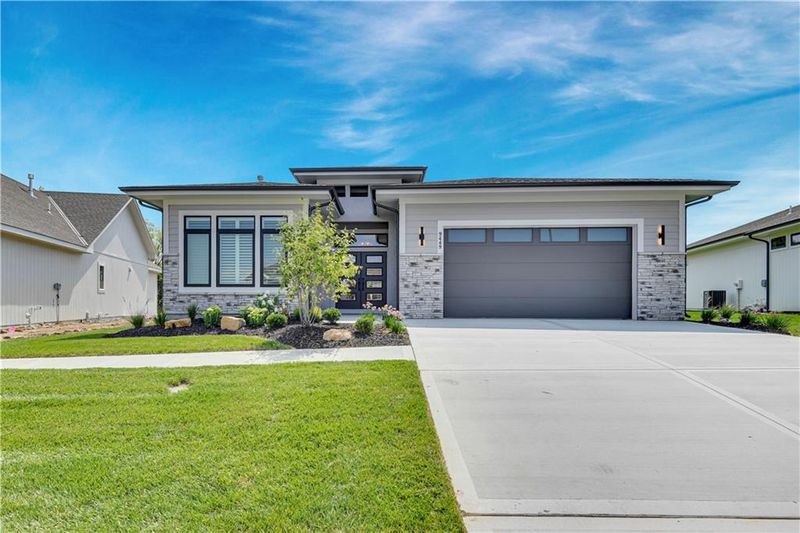 9449 Aurora St, Lenexa, KS 66220