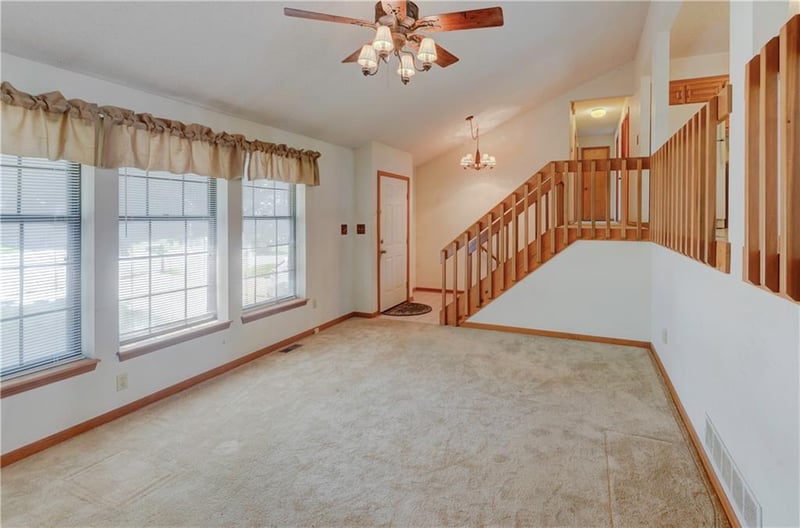 8713 NW Shannon Ave, Kansas City, MO 64153