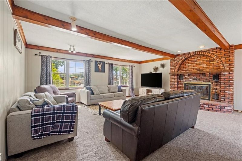 3800 E 113th Ter, Kansas City, MO 64137