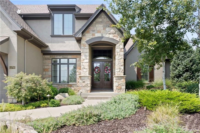 15700 Bond St, Overland Park, KS 66221