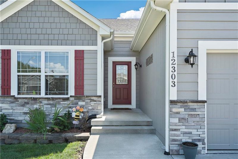 12303 Astor Ct, Peculiar, MO 64078