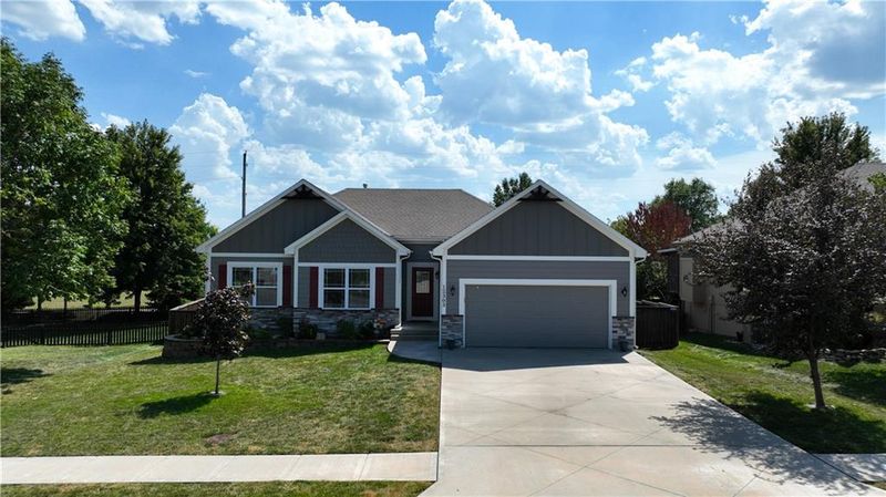 12303 Astor Ct, Peculiar, MO 64078