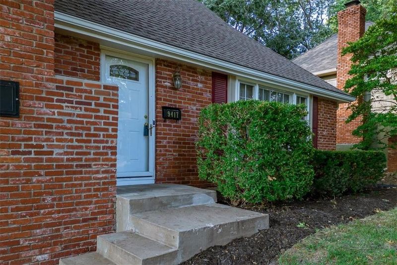 9417 Connell Dr, Overland Park, KS 66212