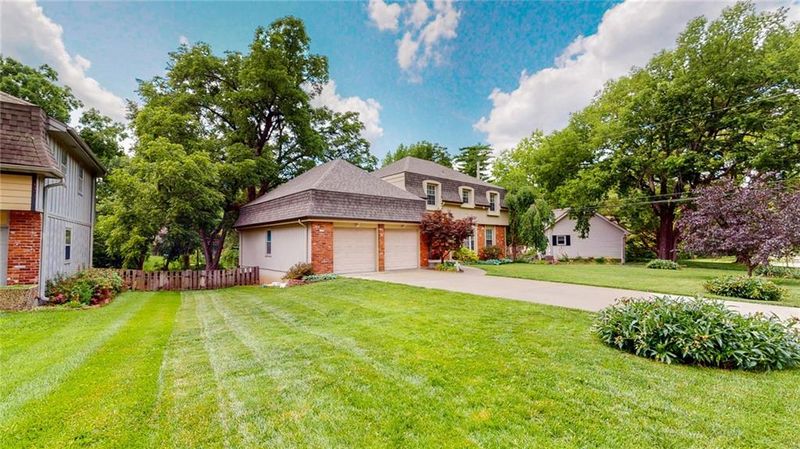9407 W 82nd Ter, Overland Park, KS 66204
