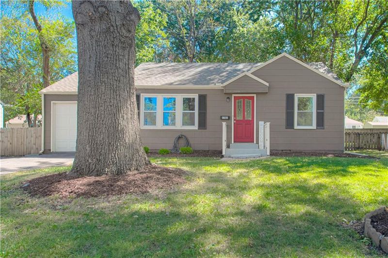7705 Foster St, Overland Park, KS 66204