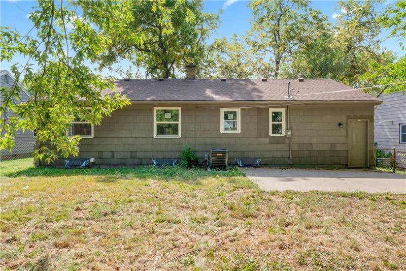 8610 E 79th St, Kansas City, MO 64138