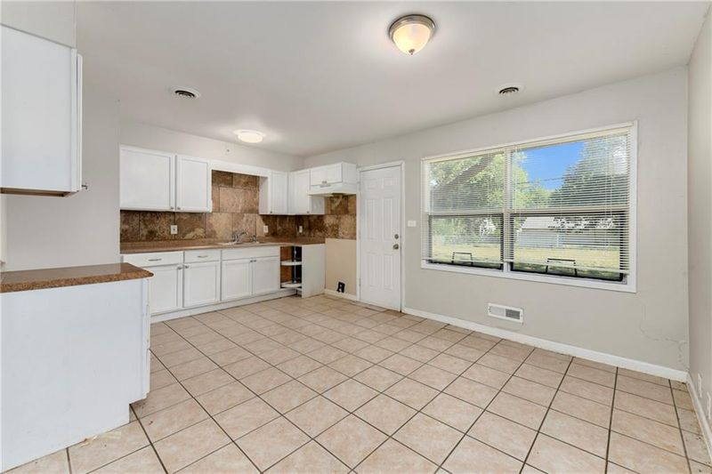 7303 E 112th St, Kansas City, MO 64134