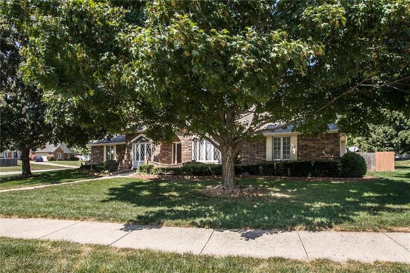 2804 NE 70th St, Gladstone, MO 64119