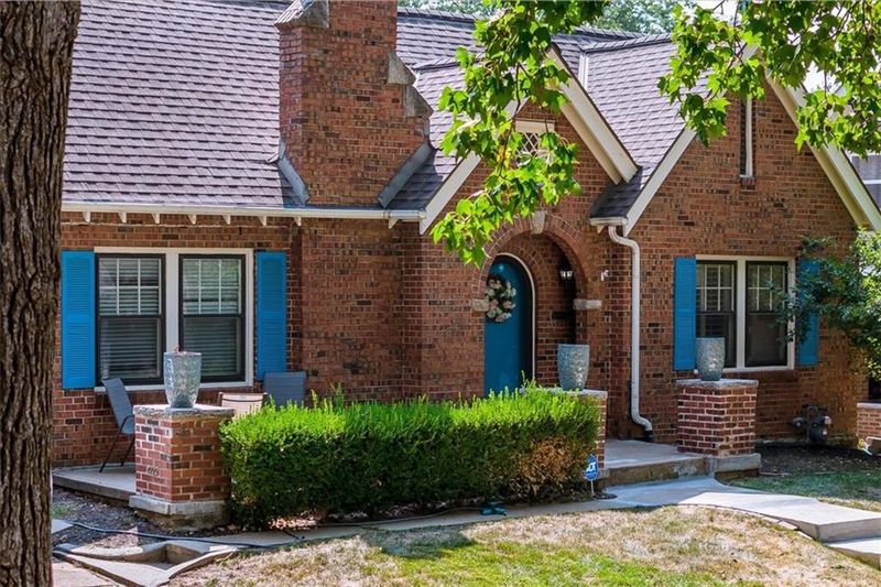 301 E 66th St, Kansas City, MO 64113