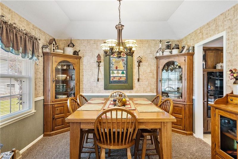 3515 NE 61st St, Gladstone, MO 64119