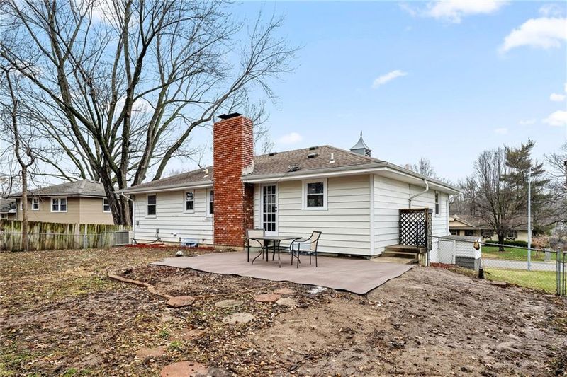 10811 E 51 St, Kansas City, MO 64133