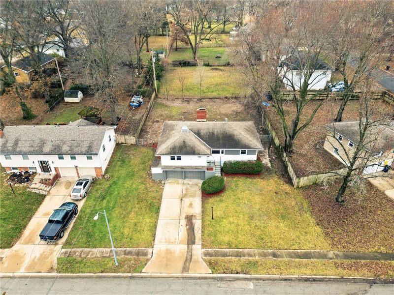 10811 E 51 St, Kansas City, MO 64133
