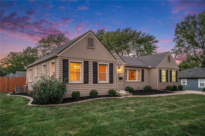 12818 10th St, Grandview, MO 64030