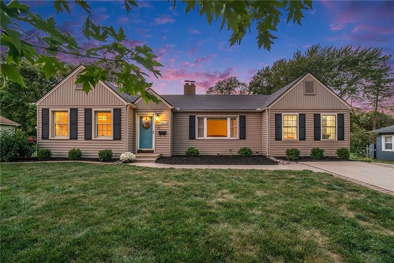 12818 10th St, Grandview, MO 64030