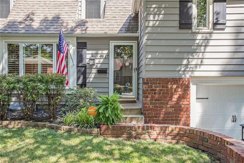 9817 Walmer St, Overland Park, KS 66212