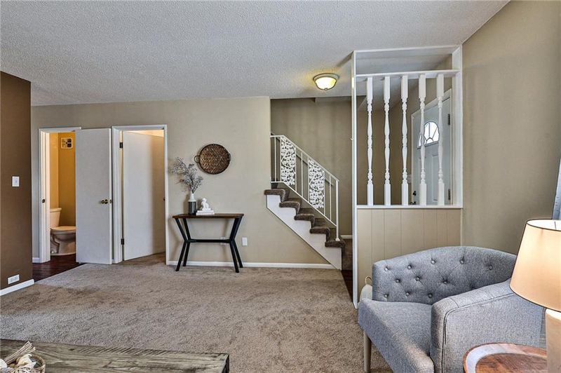 8614 W 84th St, Overland Park, KS 66212