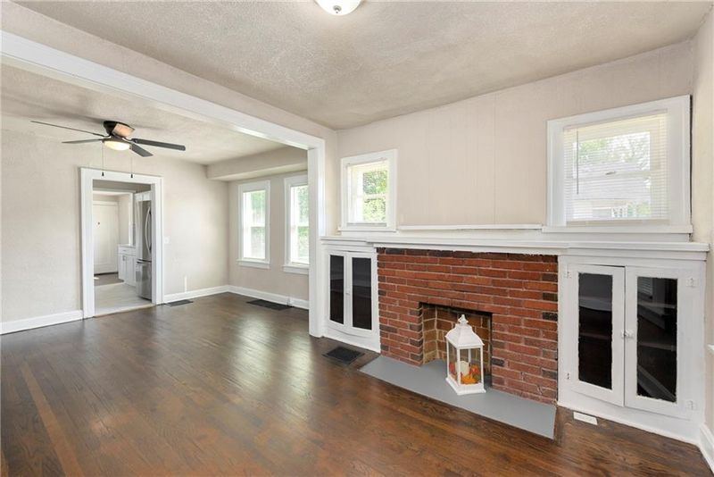 5133 Agnes Ave, Kansas City, MO 64130