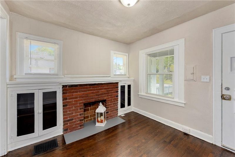 5133 Agnes Ave, Kansas City, MO 64130