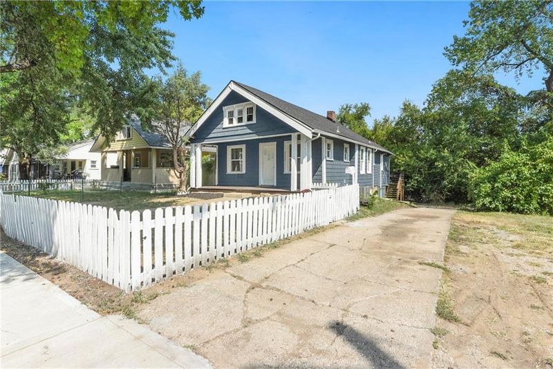 5133 Agnes Ave, Kansas City, MO 64130