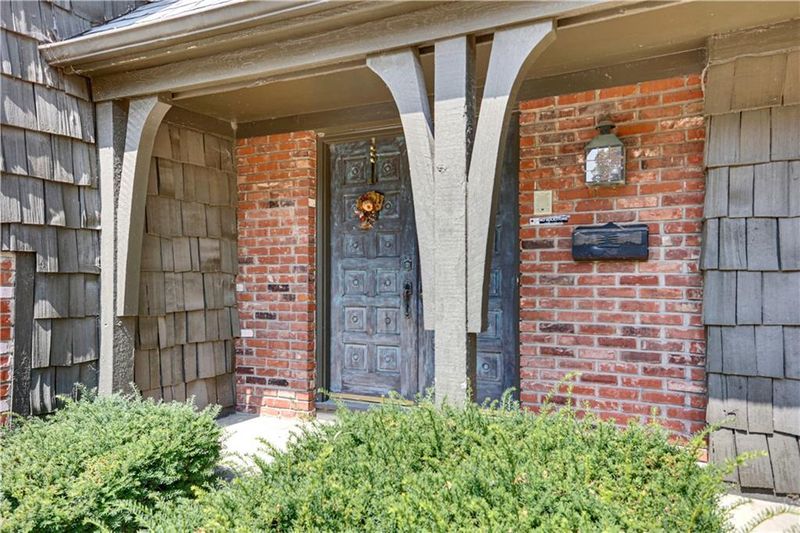 5000 W 101st Ter, Overland Park, KS 66207