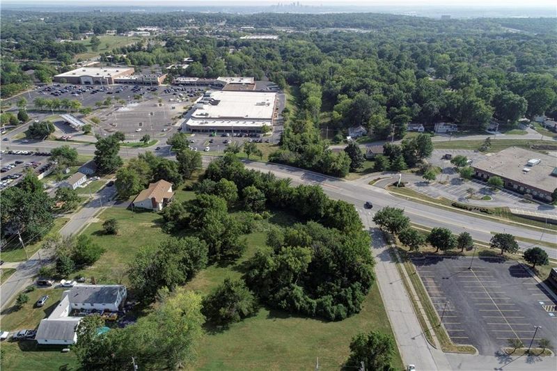 Main/englewood Rd, Kansas City, MO 64118