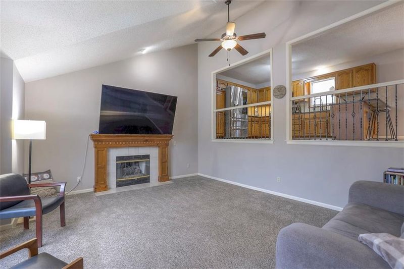 10217 N Tracy Ave, Kansas City, MO 64155
