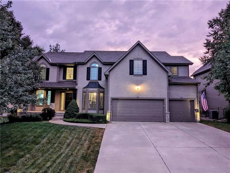5634 Roundtree St, Shawnee, KS 66226