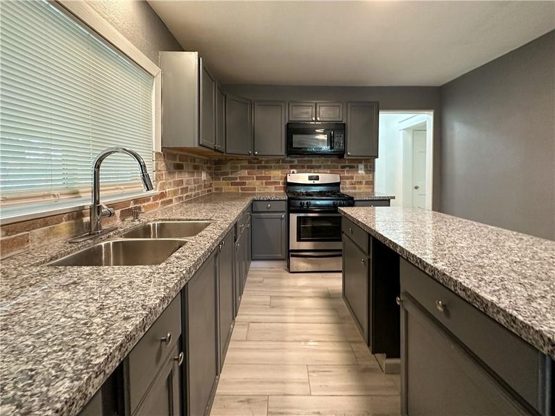 3001 E 59th St, Kansas City, MO 64130