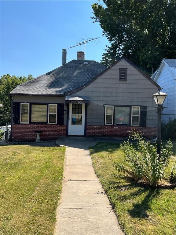 1418 Atchison St, Atchison, KS 66002