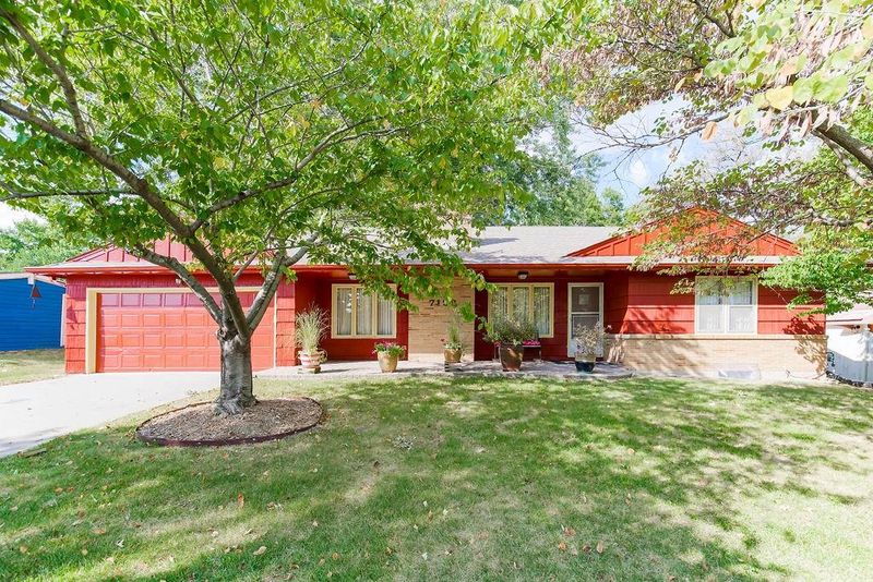 7126 Parallel Pw, Kansas City, KS 66112
