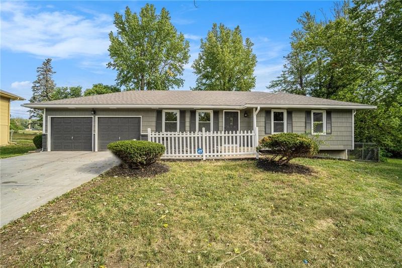 11615 Sycamore Dr, Kansas City, MO 64134