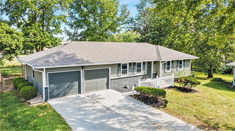 11615 Sycamore Dr, Kansas City, MO 64134