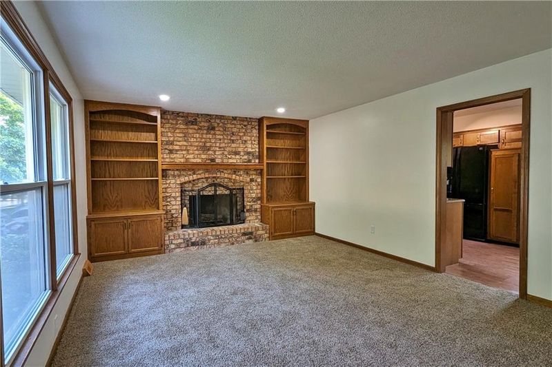 2801 SE 4th St, Blue Springs, MO 64014