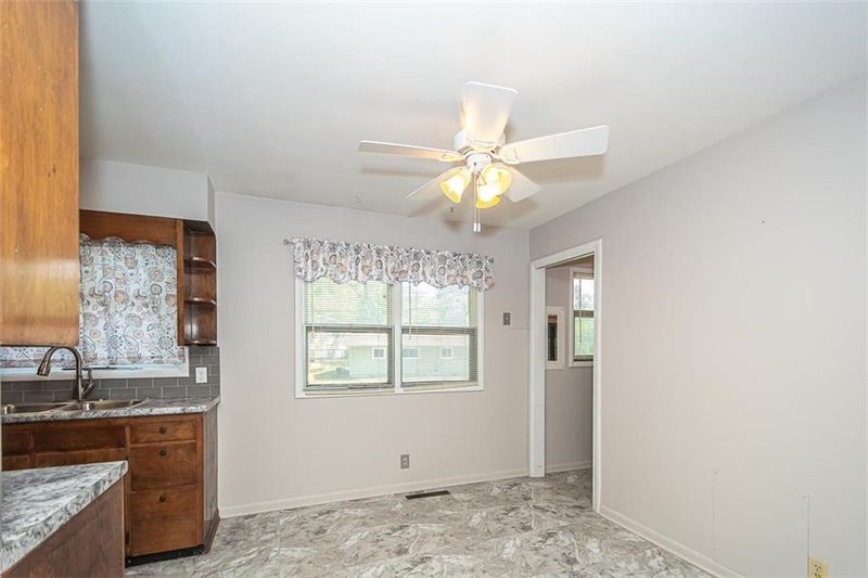 2514 Belle Haven Dr, Lawrence, KS 66046