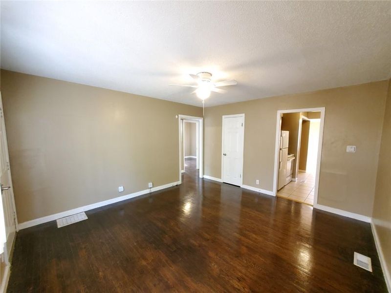 1311 E 83rd Ter, Kansas City, MO 64131
