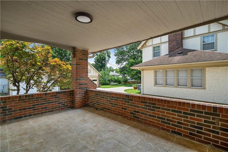 5525 Wornall Rd, Kansas City, MO 64113