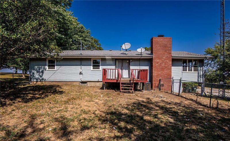 20407 E 1100th Rd, Pleasanton, KS 66075