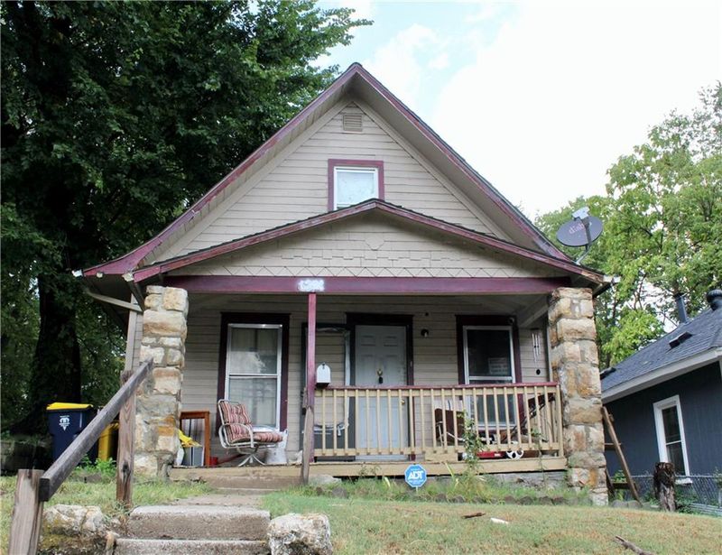 6226 E 16th St, Kansas City, MO 64126