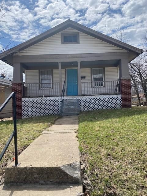 3301 E 52 St, Kansas City, MO 64130