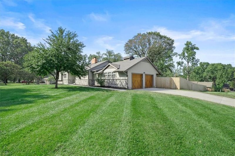 9600 Canterbury St, Overland Park, KS 66206