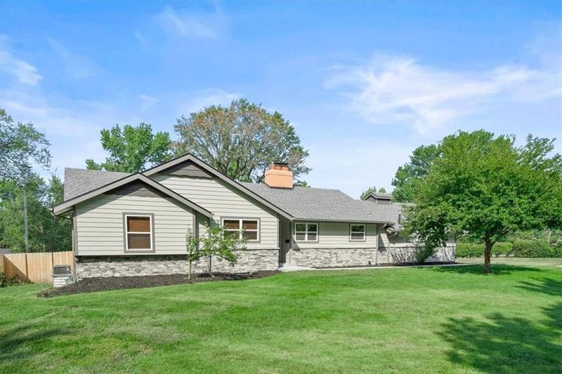 9600 Canterbury St, Overland Park, KS 66206