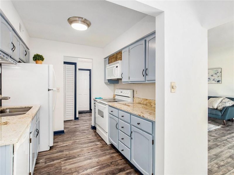 10110 W 96th Ter #E, Overland Park, KS 66212